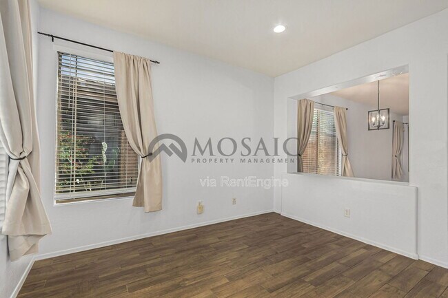 Building Photo - 105 E Piccolo Ct