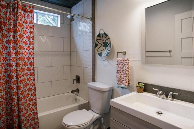 Building Photo - 5139 Meadow Creek Dr