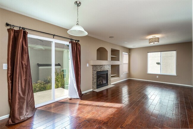 Building Photo - Single Family Home for Rent in the Northgate Area
