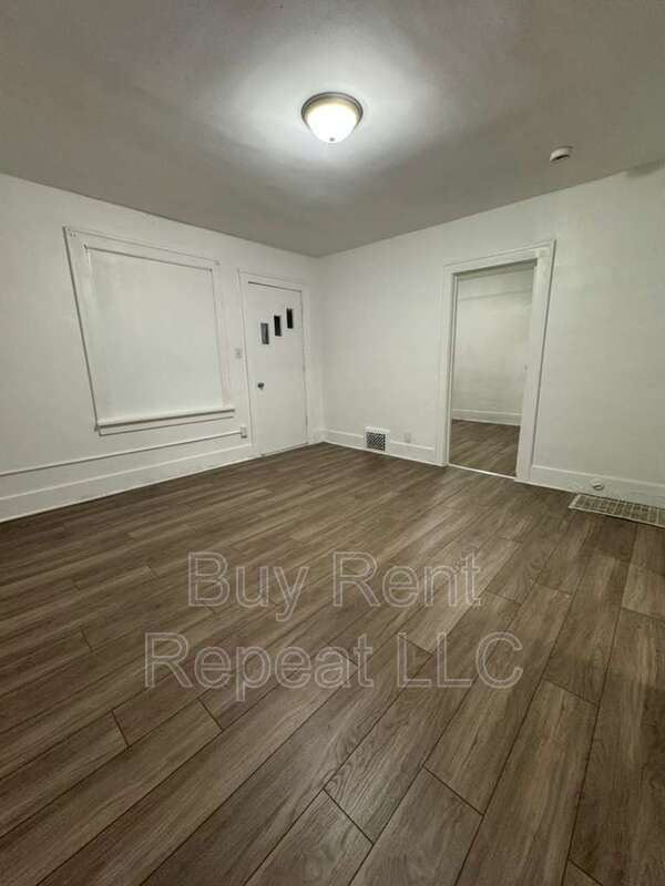 Building Photo - 320 Hudson St