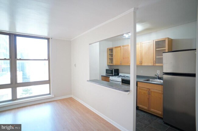 Building Photo - 1260 21st St NW