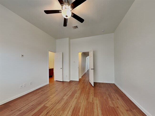 Building Photo - 2710 Bammelwood Dr