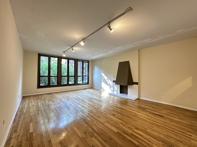Building Photo - 1430 N Dearborn St