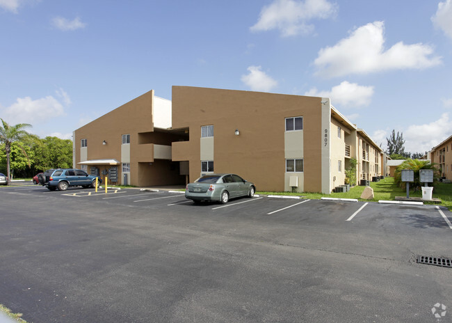 Primary Photo - Okeechobee Apartments
