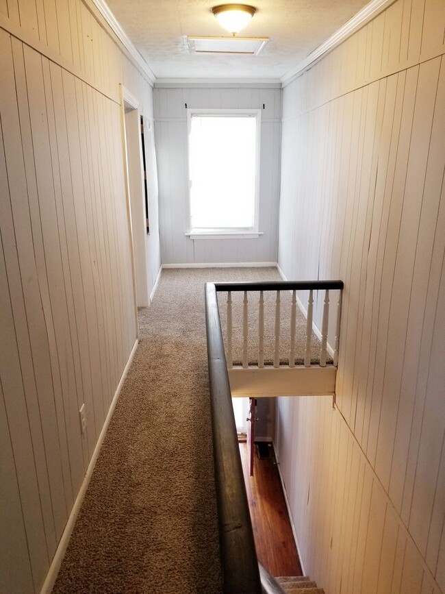 Building Photo - Two Bedroom Two Story Townhome Close to th...