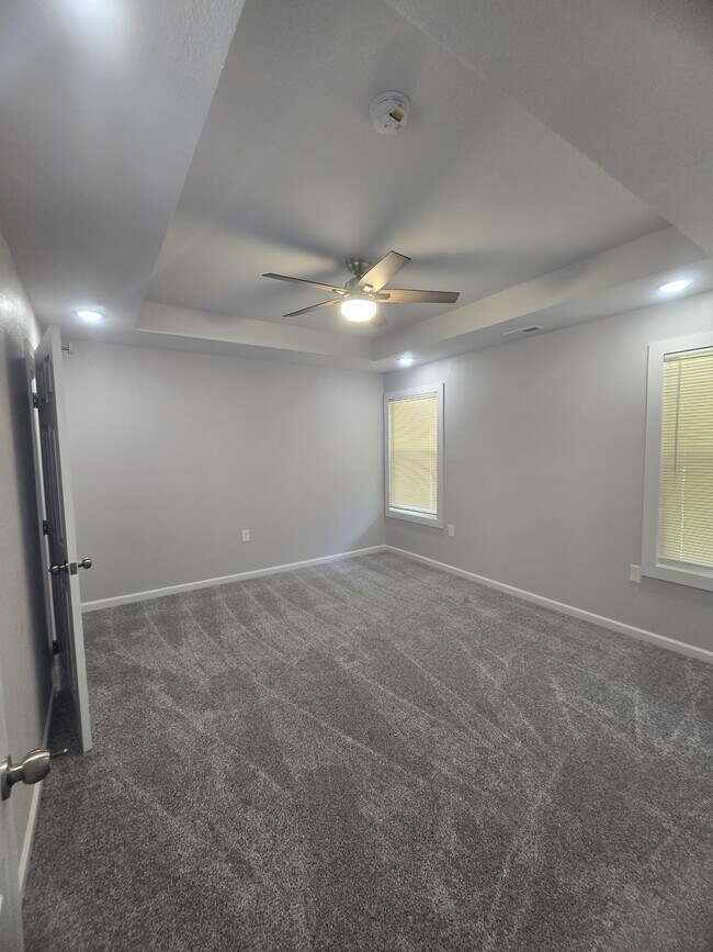 Building Photo - 4939 Woodland Ave