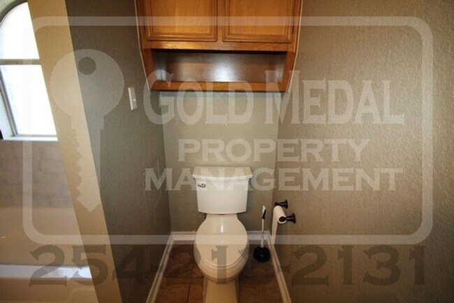 Building Photo - Lisa Lane Living – Simple, Smart & Ready for You!