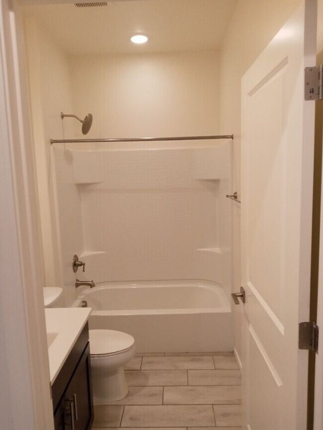 Building Photo - Modern Comfort in the Heart of Vail