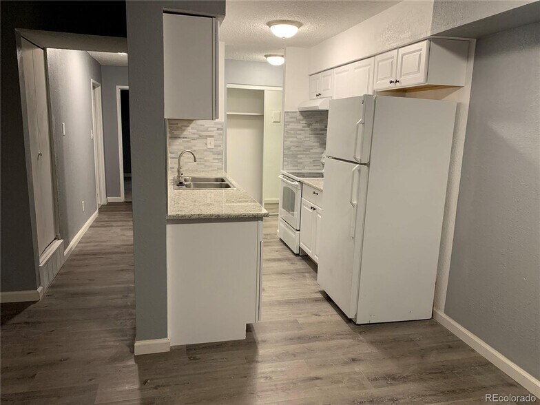 Building Photo - 7625 Quincy E Ave