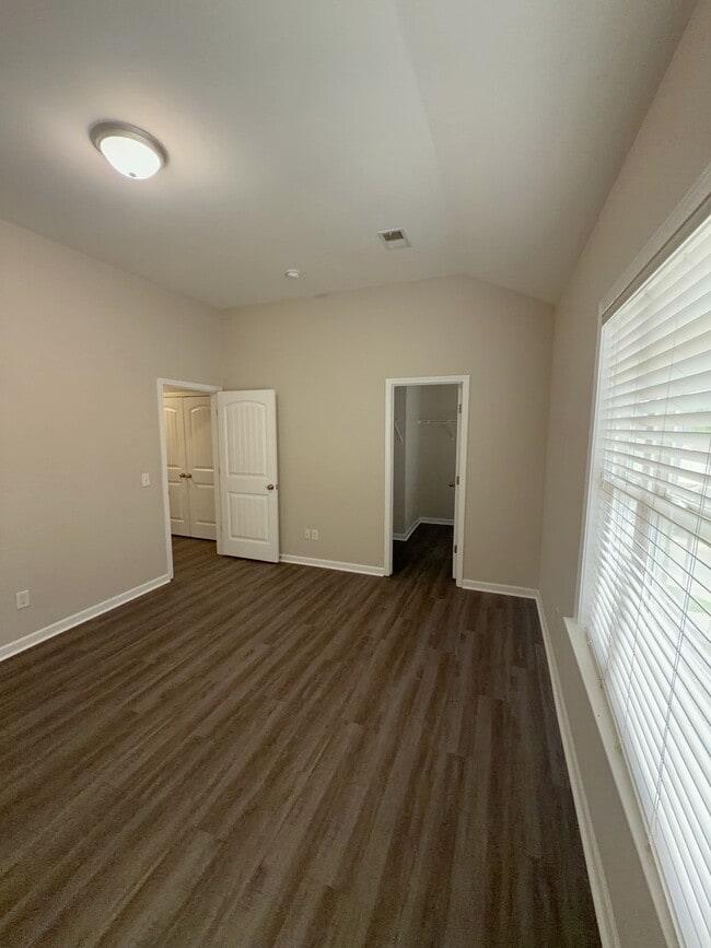 Building Photo - 650 Pippin Dr