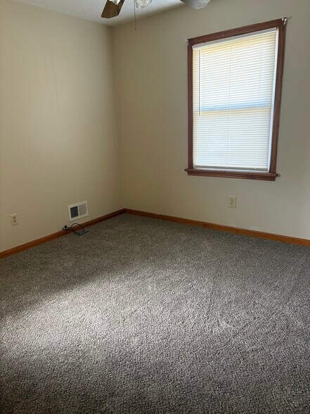 Building Photo - 942 Beecher St