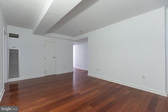 Building Photo - 219 S 18th St