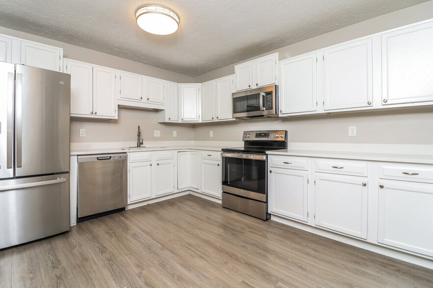 Building Photo - 700 Gregory Manor Dr SW