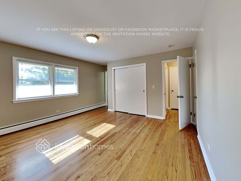 Building Photo - 2833 Briarwood Dr E