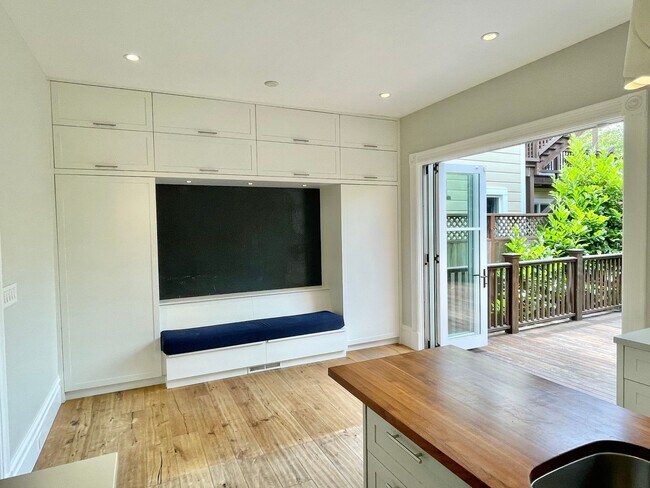 Building Photo - 5BR/3.5BA Elegant Presidio Heights Home! Flat Yard! 2 Car Garage! Laundry! PROGRESSIVE