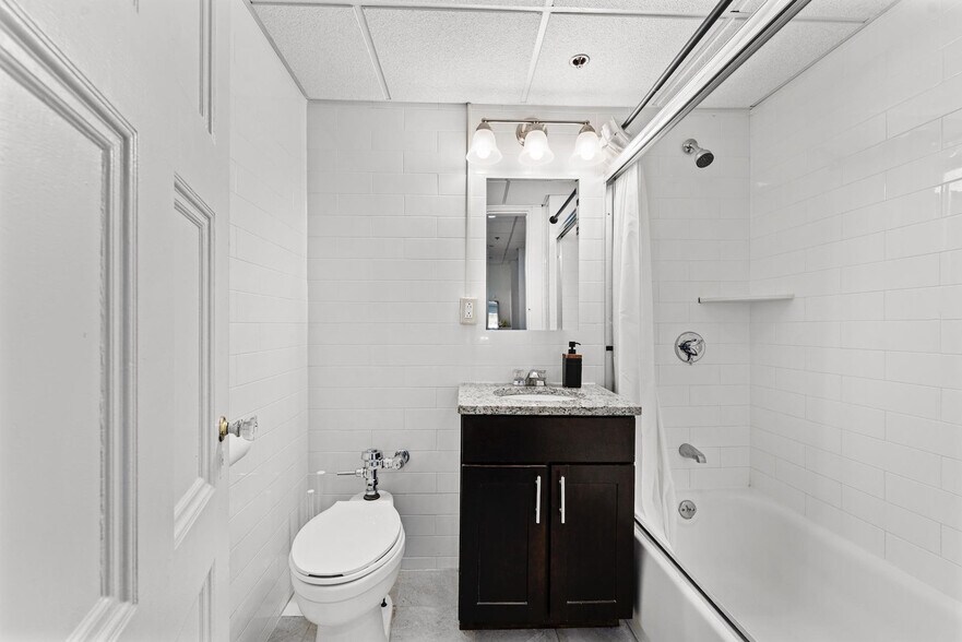 Building Photo - 62 Boylston St