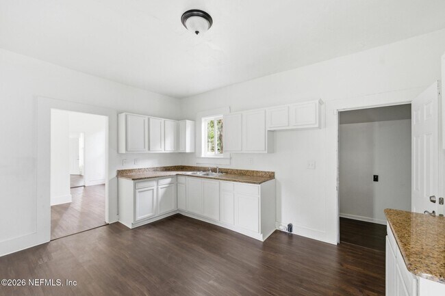 Building Photo - 2344 W 18th St