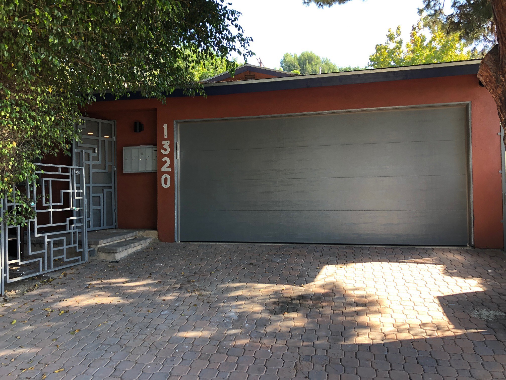 front - 1320 Mohawk St