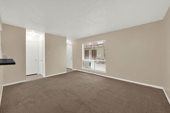 Building Photo - Make this charming studio your new home!