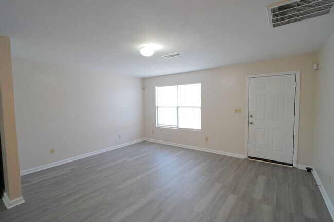 Building Photo - 3178 N Ridge Rd