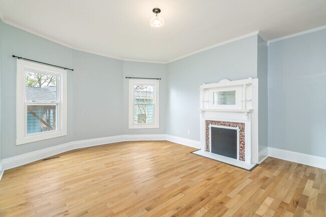 Building Photo - 206 E Springdale Ave