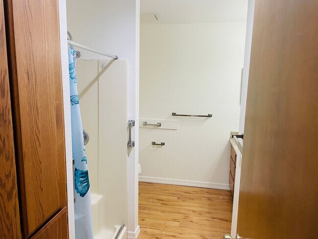 Building Photo - 155 Canyon Diablo Rd