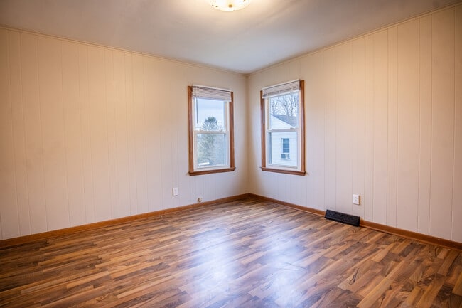 Building Photo - 610 Russell St