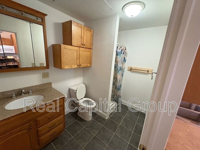 Building Photo - 340 N Main St