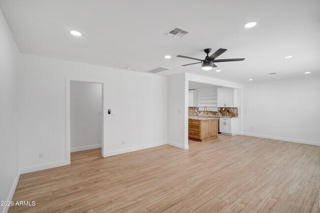 Building Photo - 4028 E Edgemont Ave