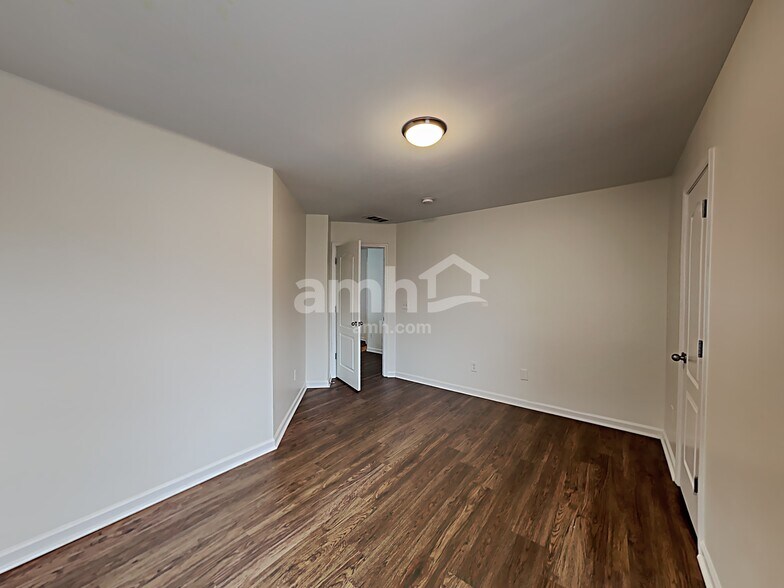 Building Photo - 2080 Lily Valley Dr