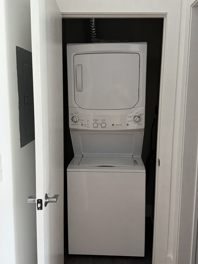 Building Photo - 413 Hancock Green Pl