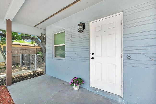 Building Photo - 4109 SW 23rd St