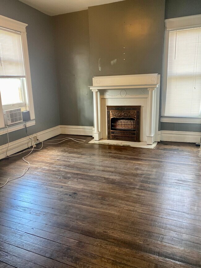 Building Photo - 1555 5th Ave