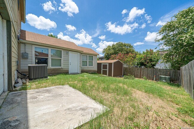 Building Photo - 821 Meadow Stone
