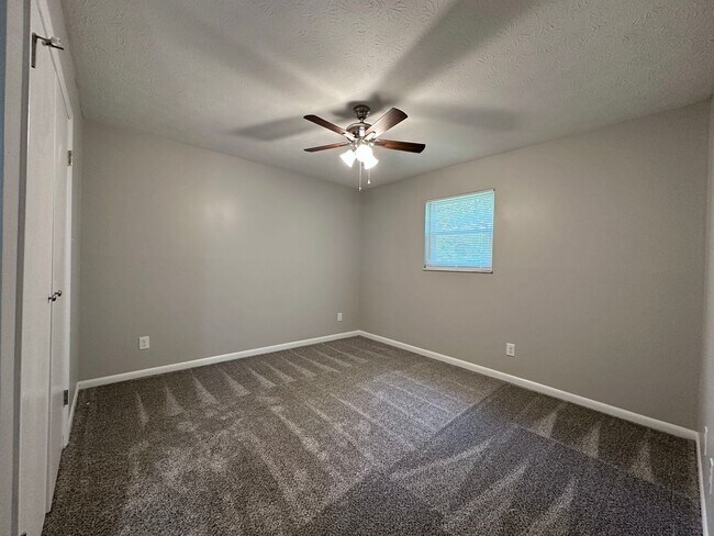Building Photo - Parkway Apartments – Convenient 2-Bedroom ...