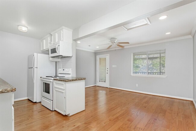 Building Photo - 4931 Junius St