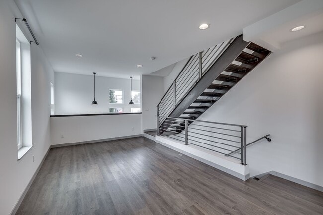 Building Photo - 2 bedroom open lay out townhome in Georget...