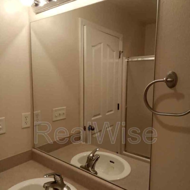 Building Photo - 3172 Forest Hills Dr