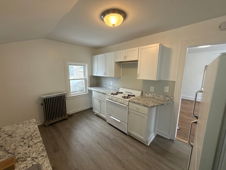 Building Photo - 6 Foote St