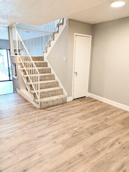 Building Photo - 3931 Roma Ct