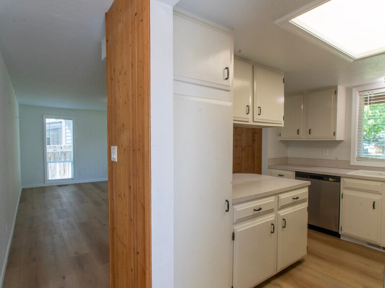 Building Photo - 853 N Gossett Pl