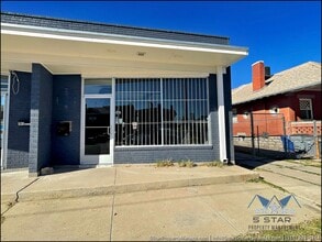 Building Photo - 1909 Yandell Dr