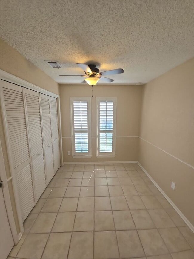 Building Photo - Bright & Spacious 3-Bedroom Home in Flower...