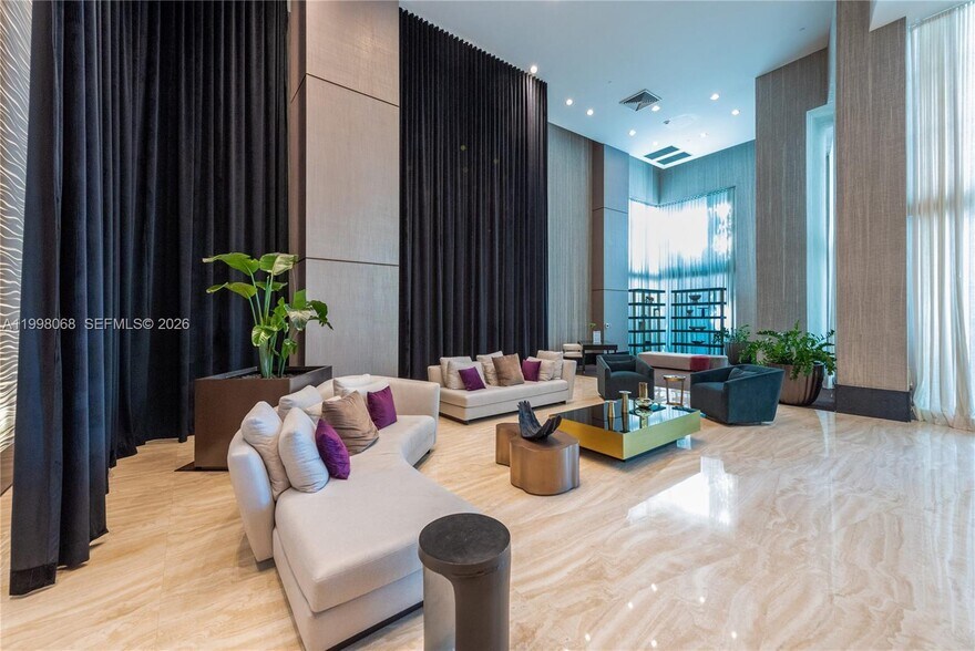 Building Photo - 950 Brickell Bay Dr