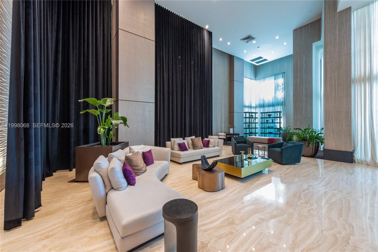 Building Photo - 950 Brickell Bay Dr