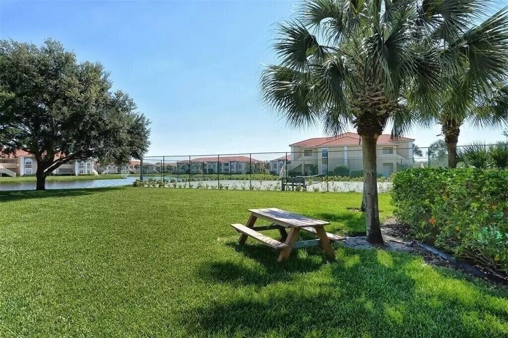 Building Photo - 1025 Villagio Cir