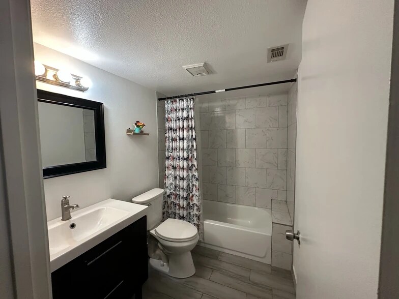 Building Photo - 1311 S Pine Ridge Cir