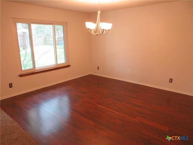 Building Photo - 139 Lone Oak St