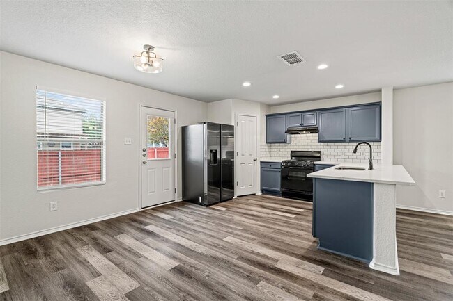 Building Photo - 206 Wells Bend