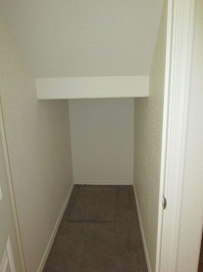 Building Photo - Lanc1710/1714